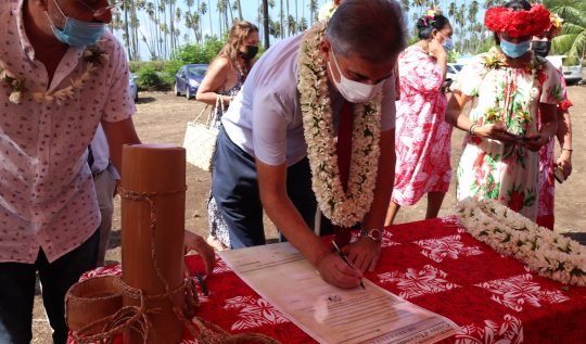 Pose de la première pierre de la caserne pompier de Teva i Uta